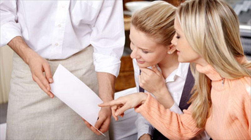 oi-6-pio-enoxlitikoi-tropoi-paraggelias-se-ena-estiatorio-pio-enoxlitikoi-tropoi-paraggelias-se-ena-estiatorio