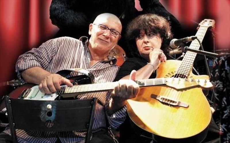 i-ora-ton-trelon-me-tin-arleta-kai-to-laki-me-ta-psila-reber