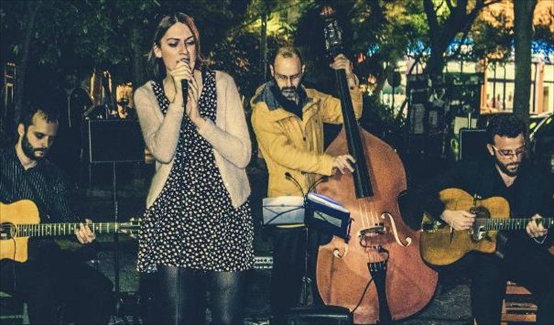 taksidi-sta-30s-me-tous-manouchedrome