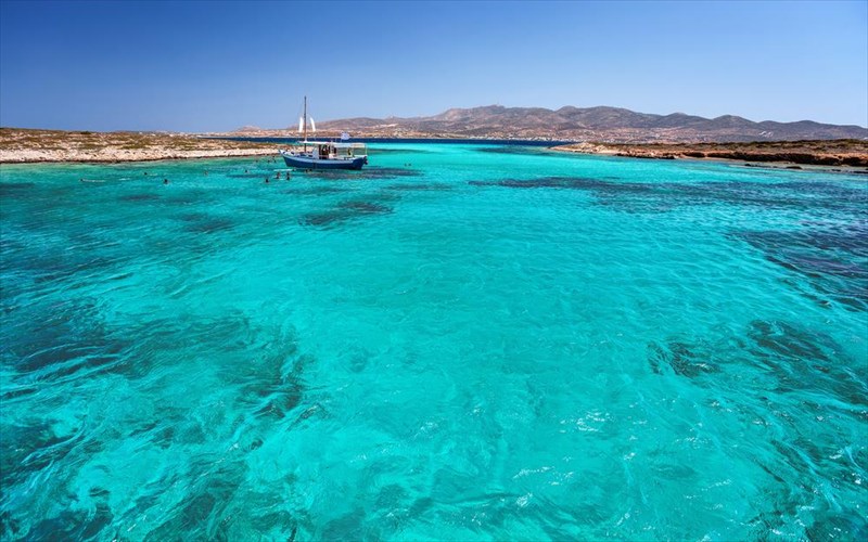 antiparos-ti-sas-perimenei-sto-omorfo-anti-nisi-ton-kukladon