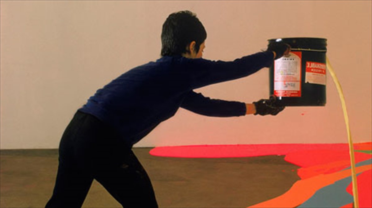 i-eikastikos-lynda-benglis-mila-sto-elliniko-koino