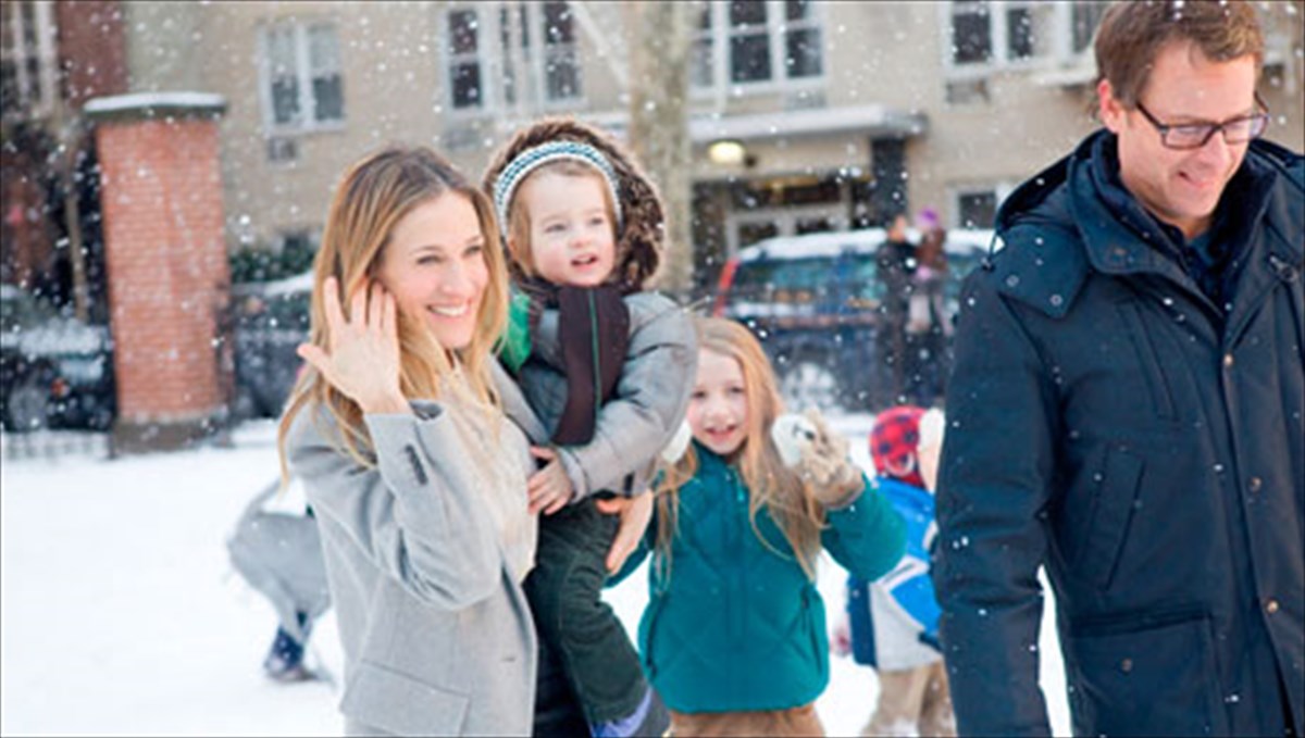 mia-gunaika-xilioi-roloi-ena-xioumoristiko-mpest-seler