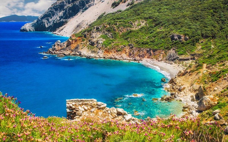 oi-kaluteres-paralies-ton-sporadon