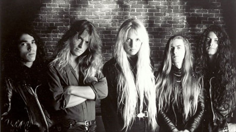 oi-sanctuary-gia-duo-metallikes-bradies-stin-ellada