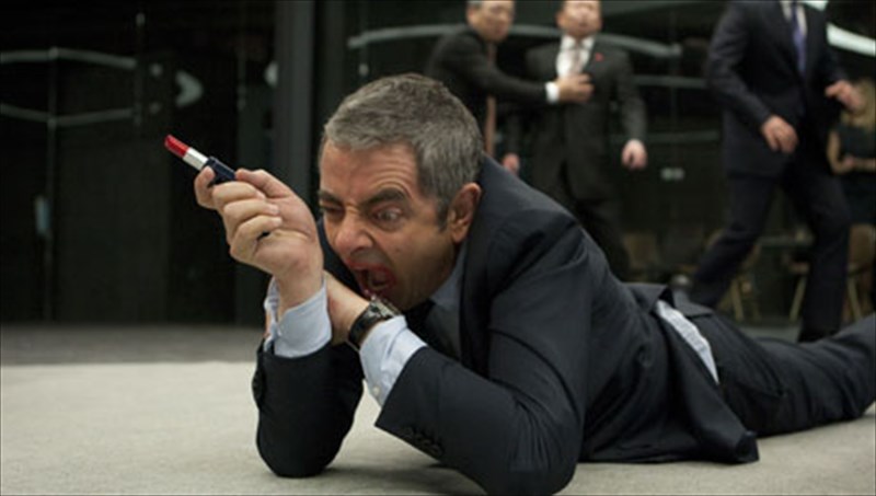 o-roouan-atkinson-tsalakonei-tin-eikona-tou-tzeims-mpont