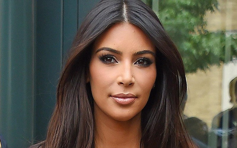 giati-o-titsiano-tha-eksumnouse-tin-kim-kardashian-titsiano-tha-eksumnouse-tin-kim-kardashian