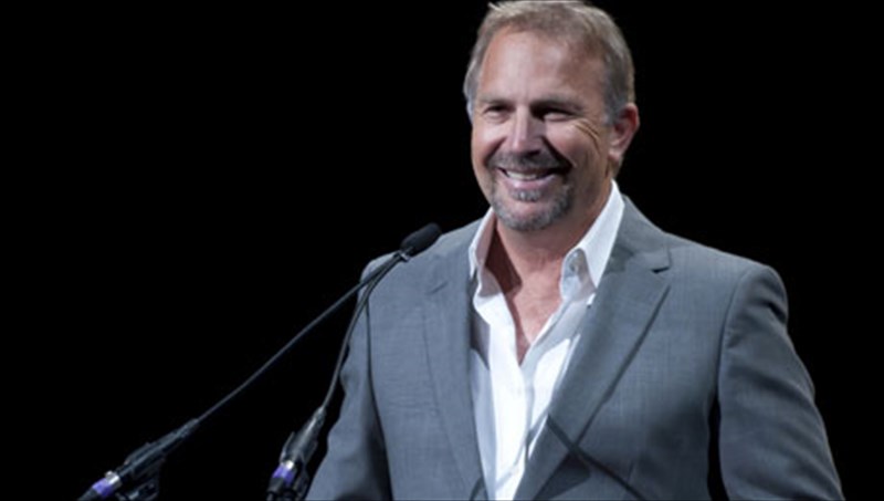 o-kebin-kostner-akurose-ti-sumfonia-tou-me-ton-tarantino