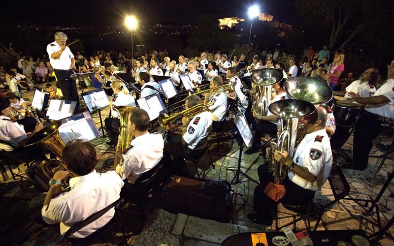 to-kalokairi-stin-athina-sunexizetai