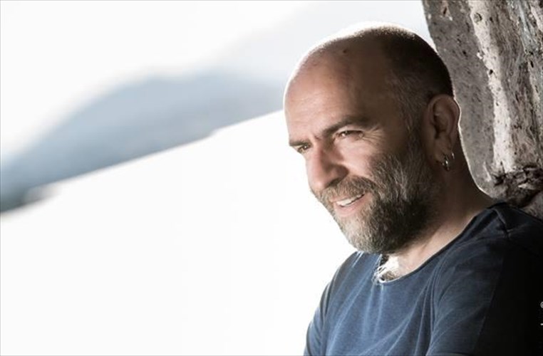 o-mpampis-stokas-sto-theatro-tou-alsous-beikou