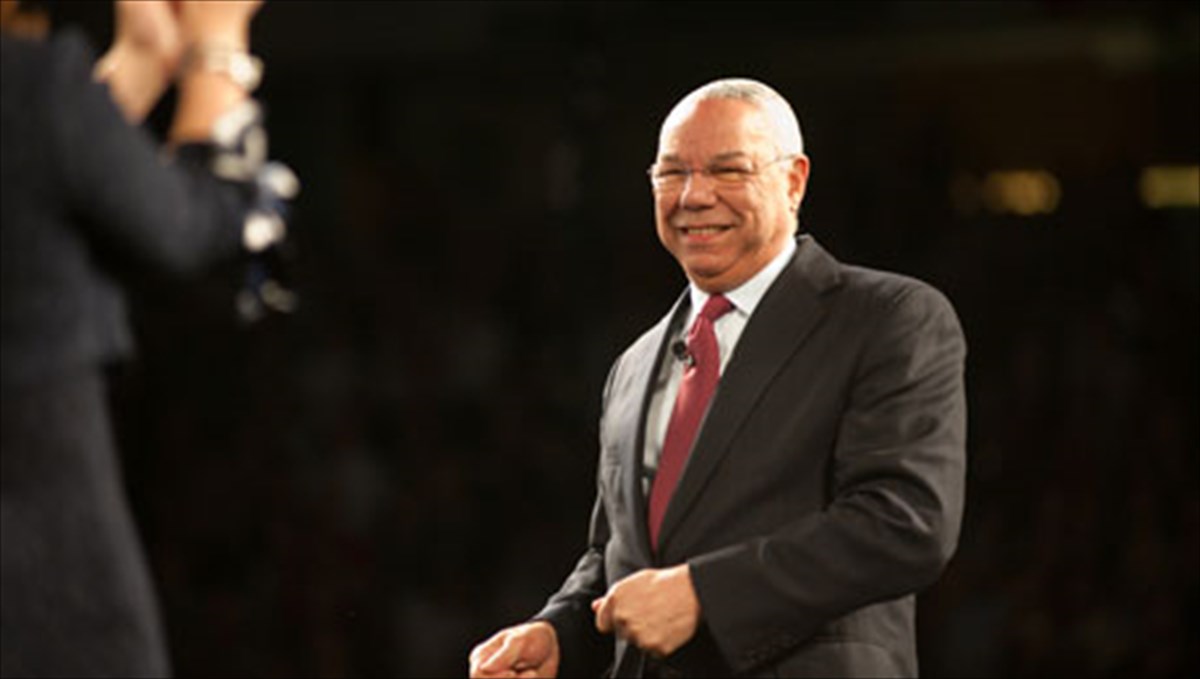 o-kolin-paouel-dinei-sumboules-igesias-sto-neo-tou-biblio