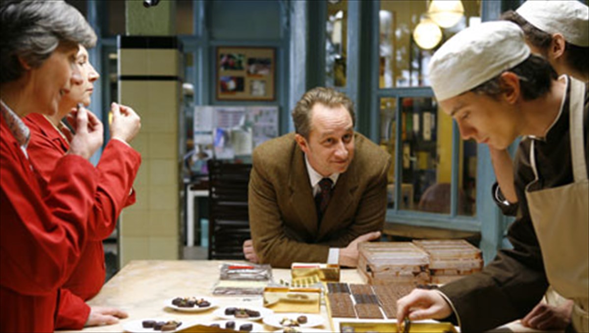 mia-apolaustiki-xaroumeni-tainia-sa-glukia-sokolata