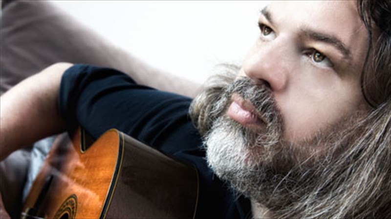 o-dimitris-papadimitriou-me-filous-sto-irodeio