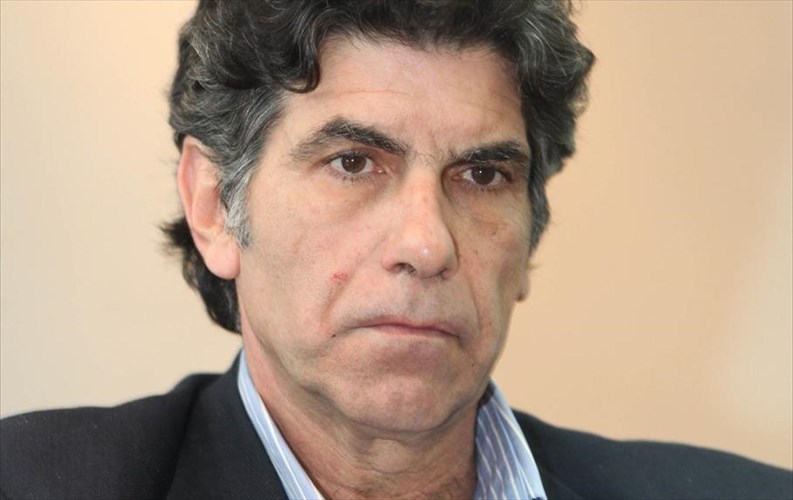 o-giannis-mpezos-einai-o-arxontoxoriatis-sto-theatro-bretania