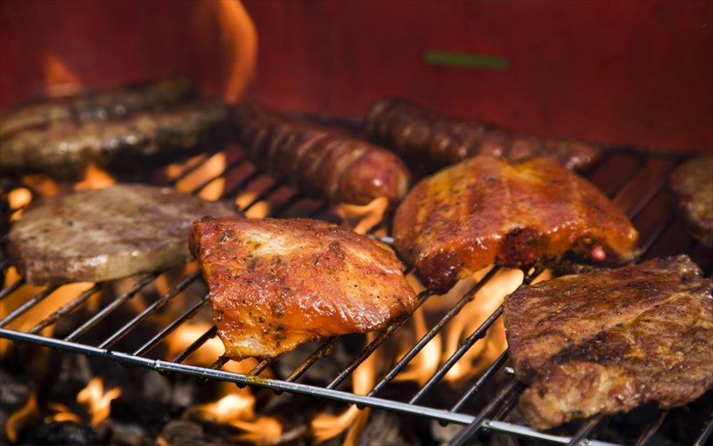 poia-xora-katanalonei-to-perissotero-kreas-ston-kosmo