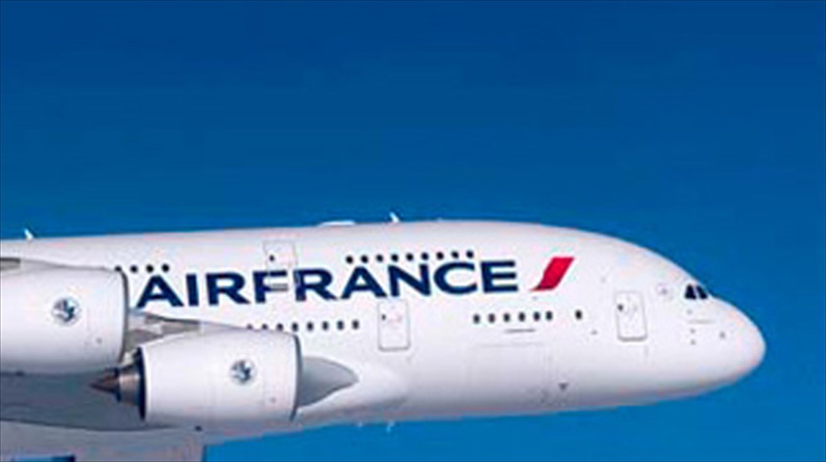 air-france-ptiseis-parisi-montreal-apo-to-2011