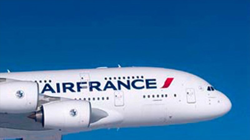 air-france-ptiseis-parisi-montreal-apo-to-2011