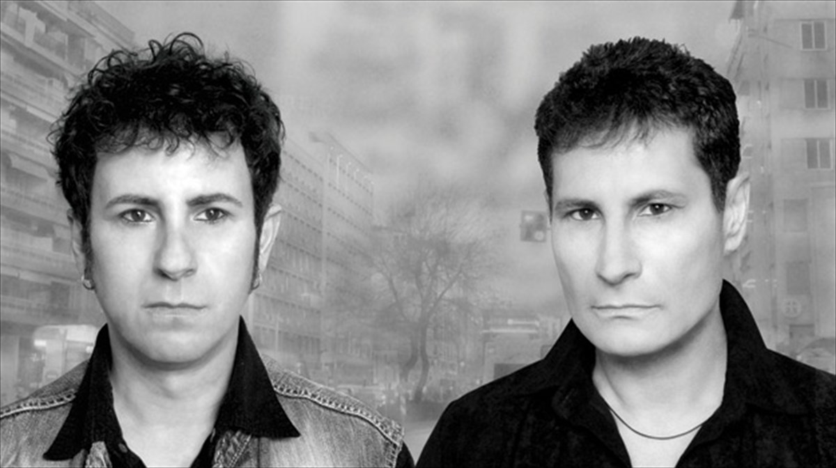 oi-sunthetikoi-ksana-mazi-sti-skini