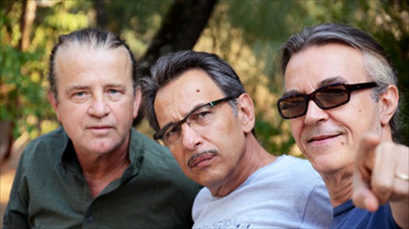 treis-kurioi-tis-ellinikis-rok-ston-stauro-tou-notou