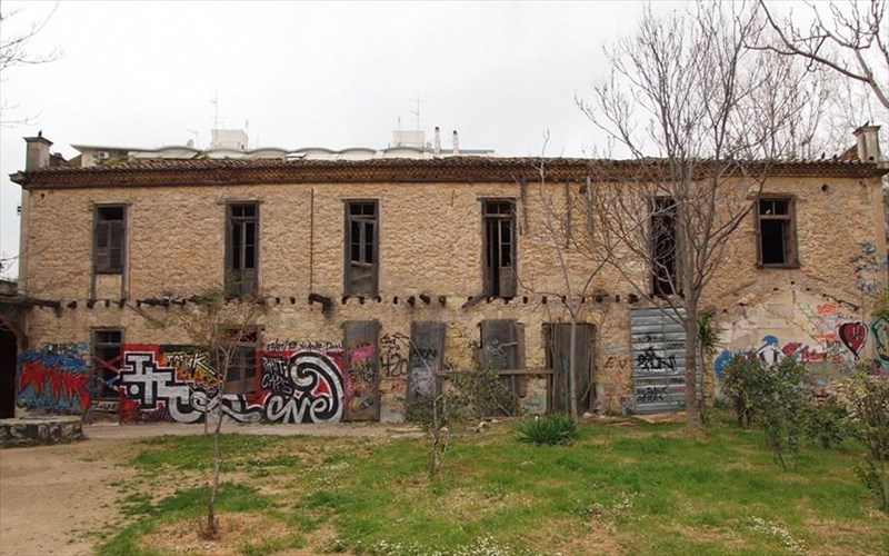 pragmati-stin-athina-mporeis-na-deis-ta-pio-omorfa-ktiria