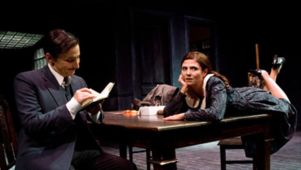 o-tarloou-kai-i-koulieba-sunantiountai-sti-skini-tou-badminton-koulieba-sunantiountai-sti-skini-tou-badminton