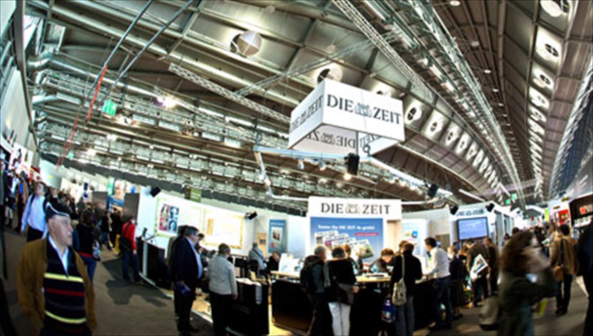 diethnis-ekthesi-bibliou-tis-frankfourtis-me-to-blemma-strammeno-sta-ebooks