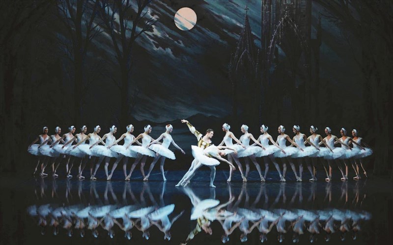 i-limni-ton-kuknon-xoreuei-kai-mageuei-ston-peiraia