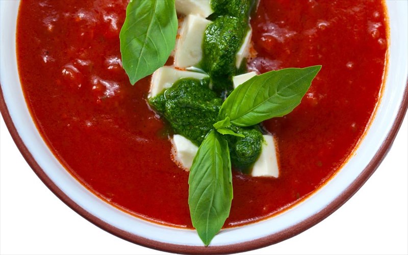 i-eidikos-proteinei-soupa-me-ntomata-kai-bromi