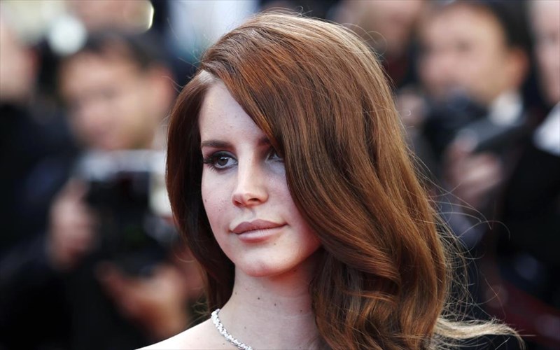 akousame-to-neo-almpoum-tis-lana-del-rey