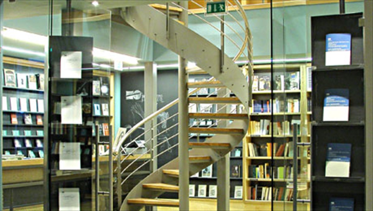 bazaar-sto-bibliopoleio-tou-ethnikou-theatrou