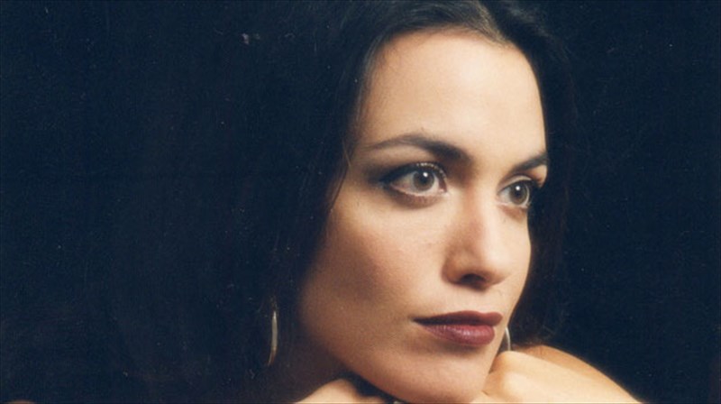 ektakti-parastasi-sto-thiseion-ena-theatro-gia-tis-texnes