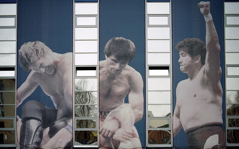 lekseis-kai-skepseis-soma-kai-dimosios-xoros-sti-mikri-skini-tis-stegis