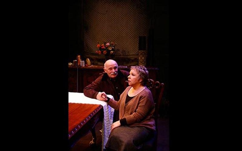 to-auga-maura-gia-triti-xronia-sti-theatriki-skini