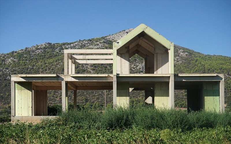 ekthesi-gia-tin-krisi-os-stegi-kai-os-patrida