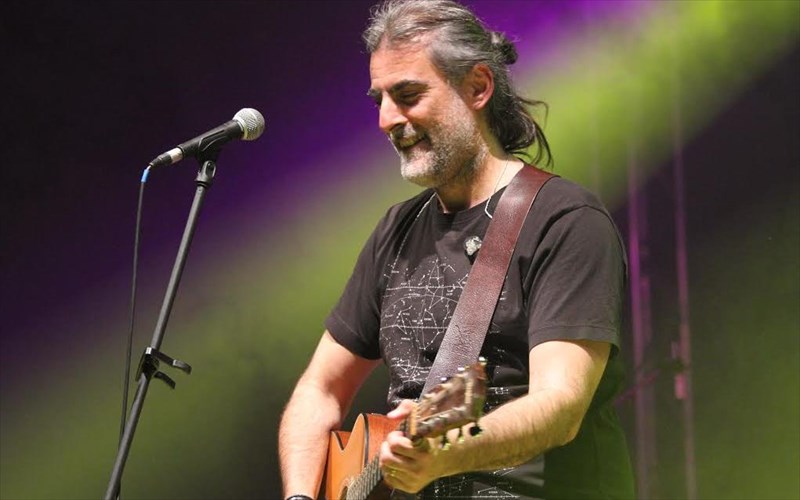 o-filippos-pliatsikas-sto-ruthmos-stage