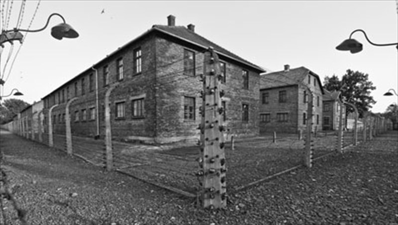 to-koritsi-pou-ksegelase-to-thanato-sto-aousbits