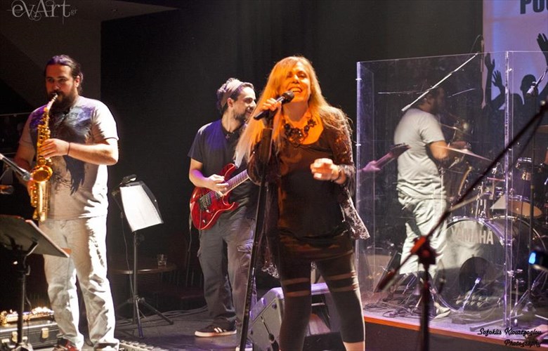 pigame-sto-live-tis-theodosias-tsatsou-kai-sas-proteinoume-na-kanete-to-idiophotos