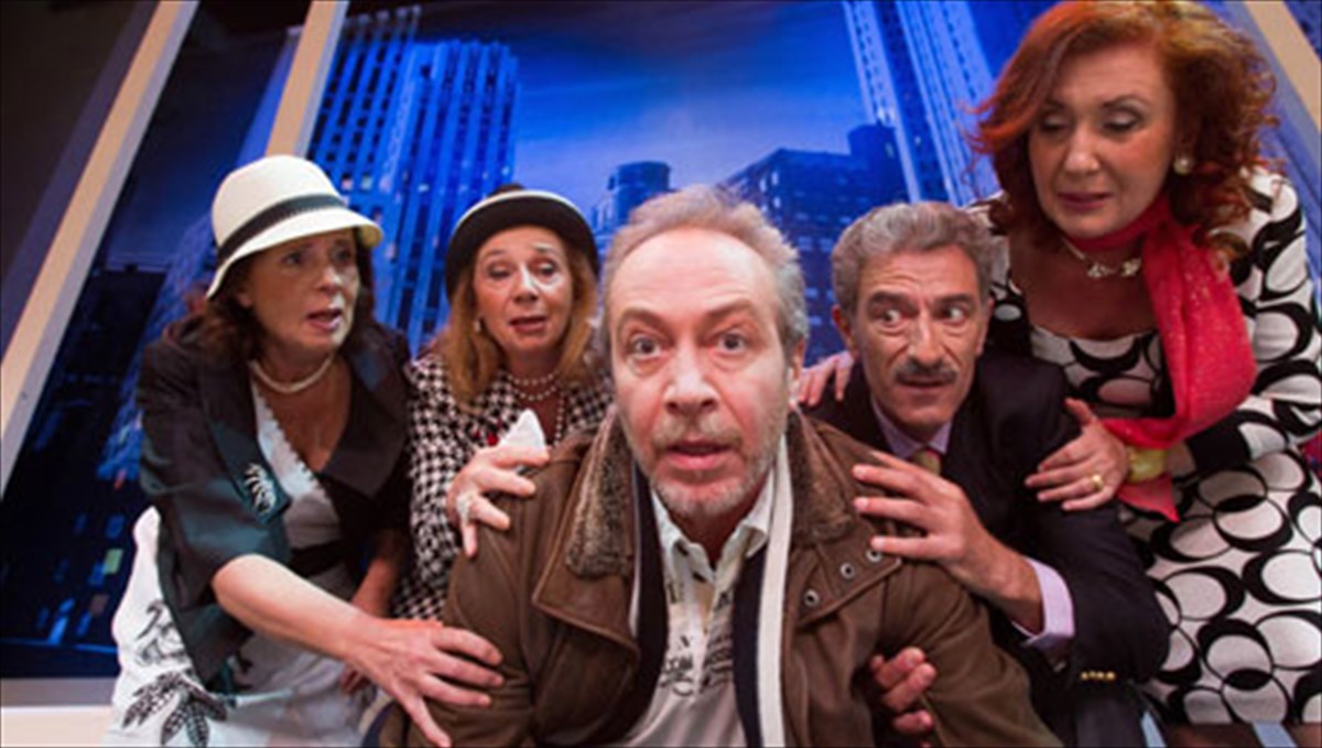 kritiki-theatrouo-fulakismenos-tis-diplanis-portas-sto-theatro-ilisia