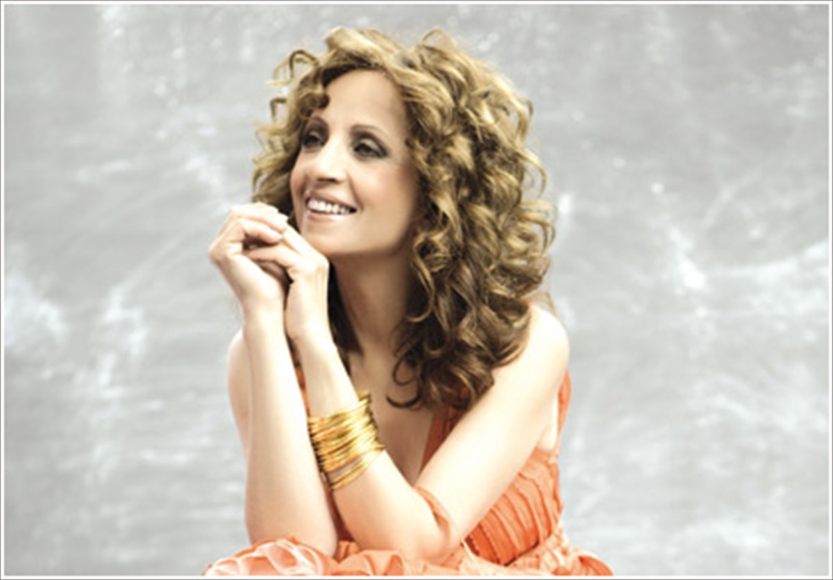 i-glukeria-me-tin-parea-tis-sto-ksulokastro