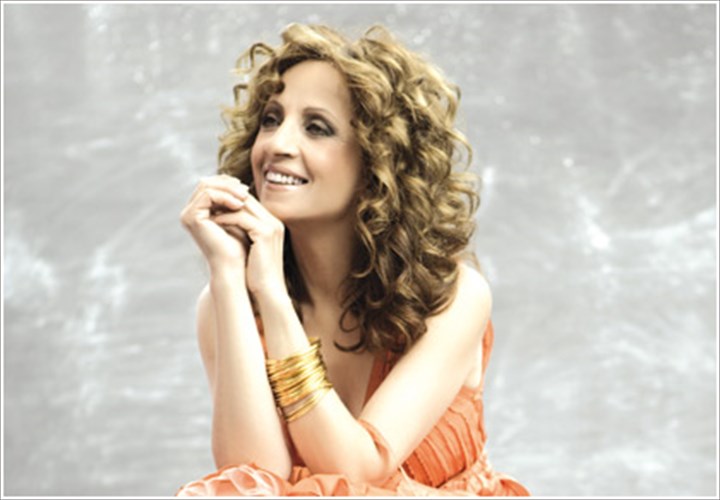 i-glukeria-me-tin-parea-tis-sto-ksulokastro