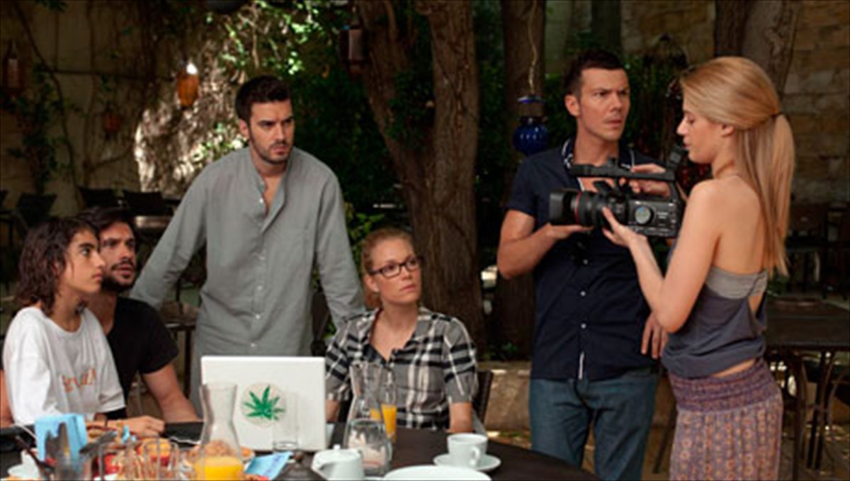 o-nikos-perakis-ebgale-tis-seirines-tou-sti-steria