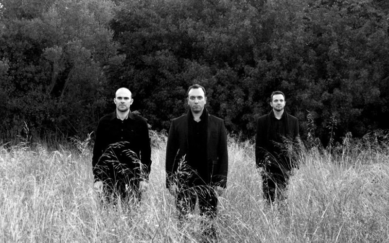 ena-luriko-taksidi-to-xeimona-sto-theatro-texnis