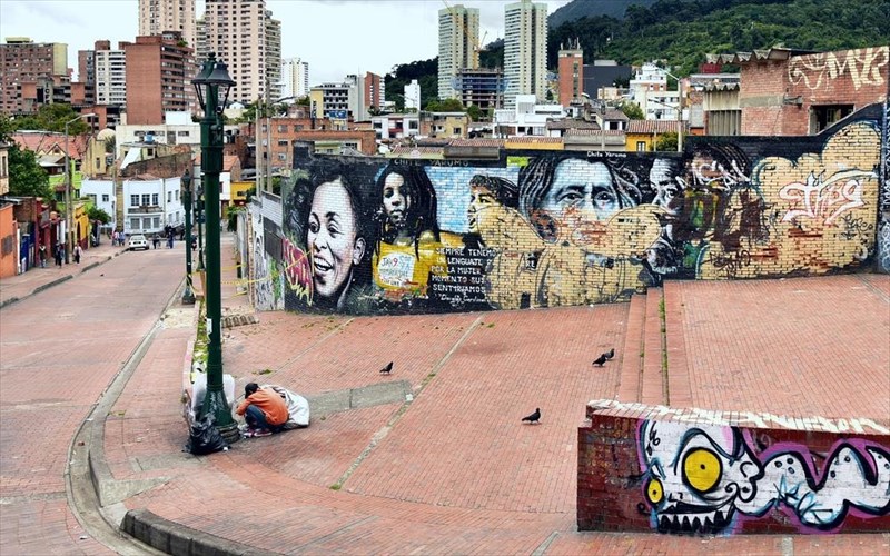 se-autes-tis-poleis-min-taksidepsete-pote-monoi