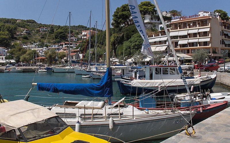 i-alonnisos-ginetai-akomi-pio-prasini