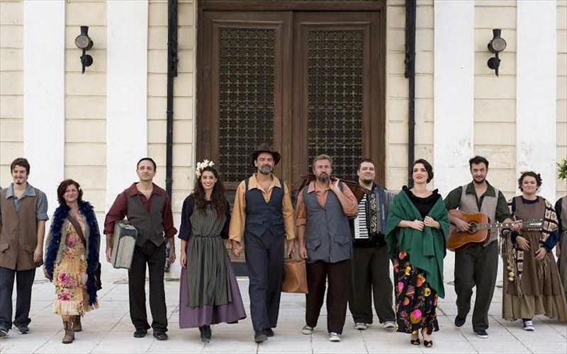 o-ploutos-tou-aristofani-me-zontani-mousiki-sto-theatro-tzeni-karezi