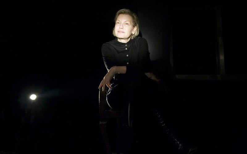 Julius-kritiki-theatrou