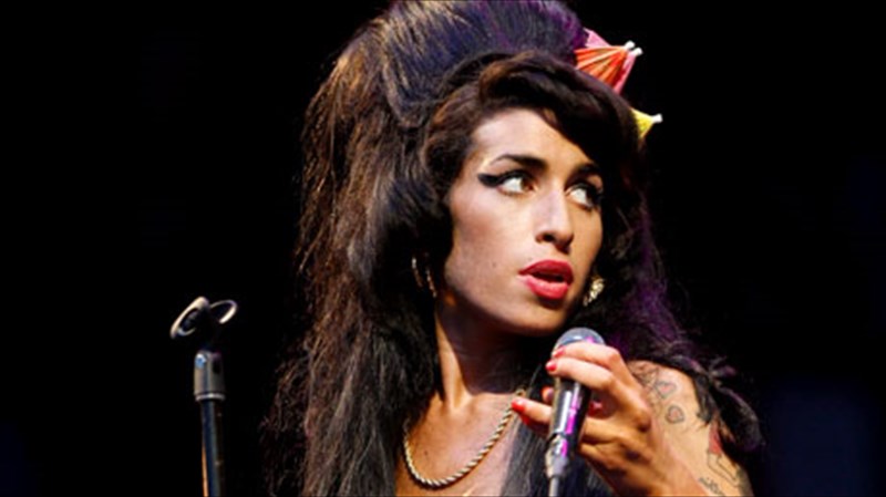 anekdota-tragoudia-tis-amy-winehouse-se-neo-album