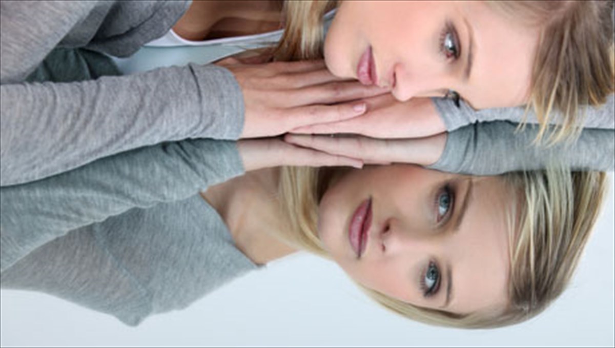 giati-sumpathoume-osous-mas-moiazoun