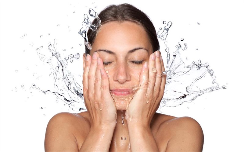 okto-potiria-nero-ti-mera-tis-rutides-kanoun-pera-muthos-i-alitheia-alitheia