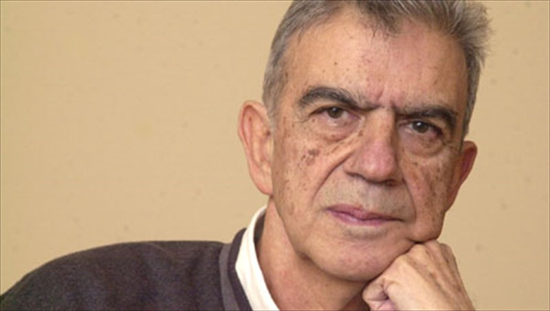 kukloforise-ena-anekdoto-muthistorima-tou-meni-koumantarea