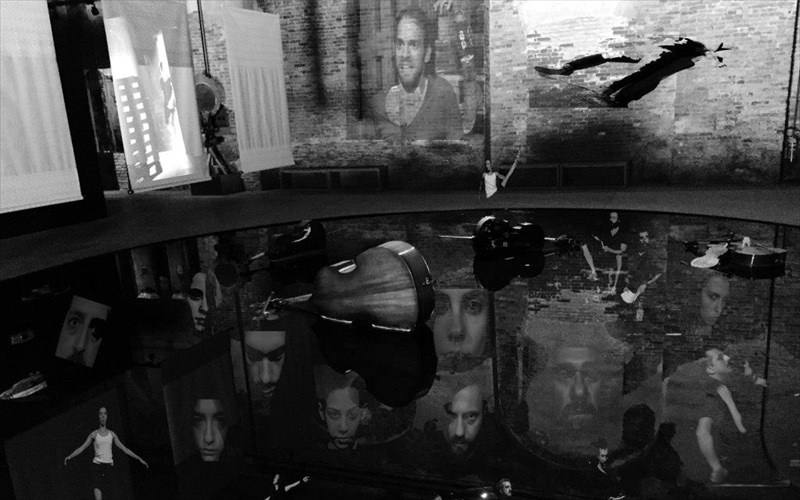 ena-theatriko-ntokimanter-elegeia-sti-zoi